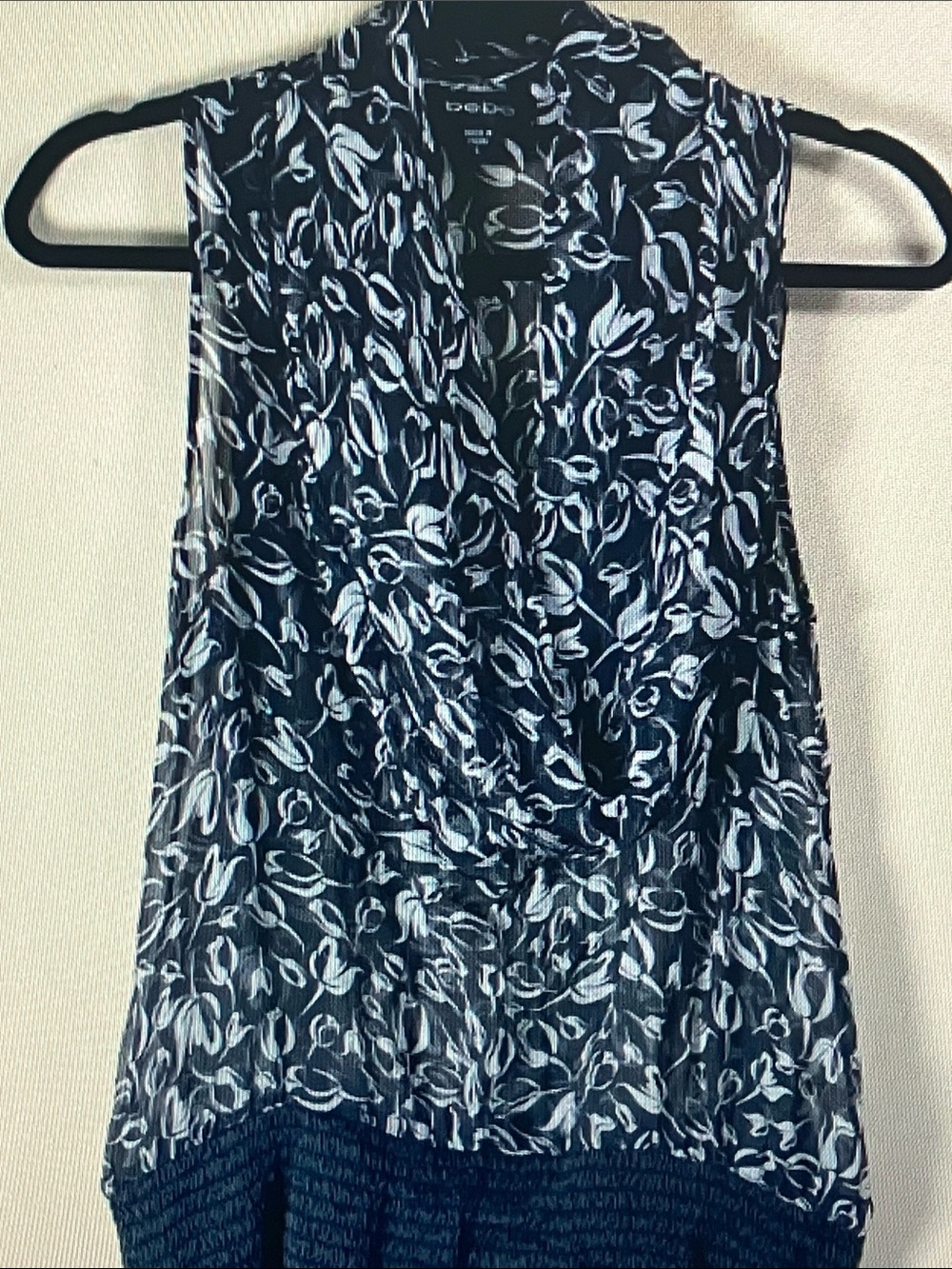 bebe Navy and White Sleeveless Floral Button-Front Top